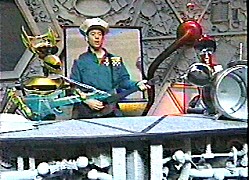 002-01.jpg (28931 bytes)