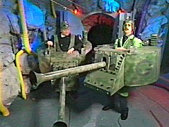 002-05.jpg (21132 bytes)