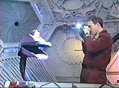 004-01.jpg (22914 bytes)