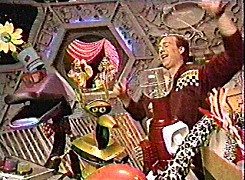 004-08.jpg (30744 bytes)