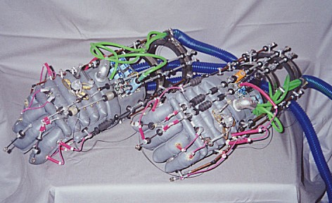 prop-movie-gloves.jpg (52425 bytes)