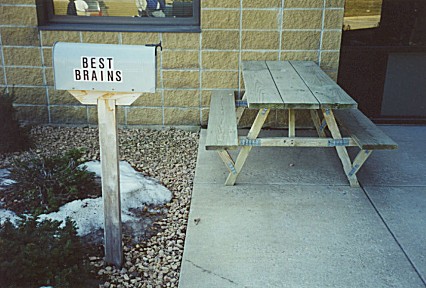 99-005.jpg (50075 bytes)